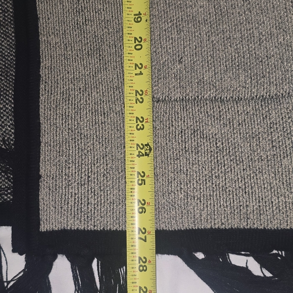 Southwestern Aztec Open Front Poncho with Pockets - Picture 10 of 10